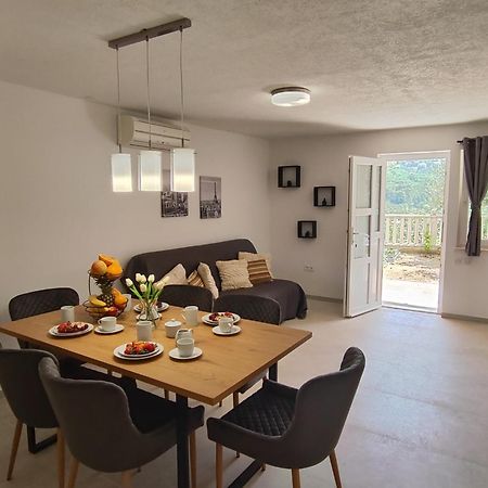 Apartmani Nada Mustapic Brela Buitenkant foto