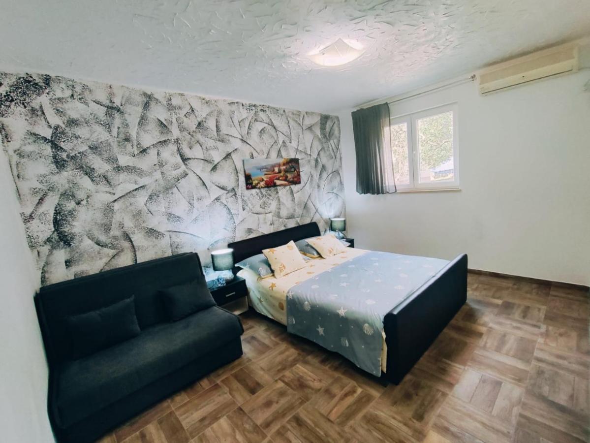Apartmani Nada Mustapic Brela Buitenkant foto