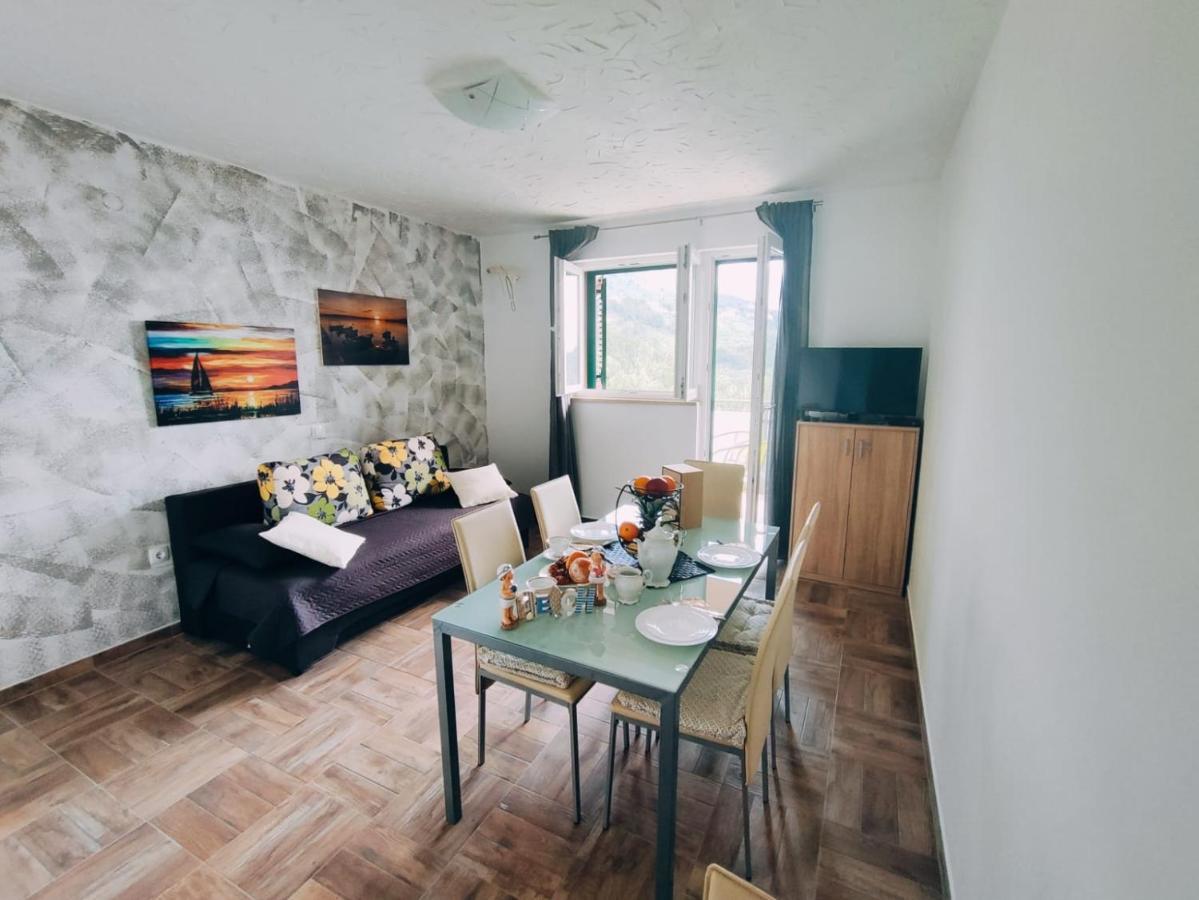 Apartmani Nada Mustapic Brela Buitenkant foto