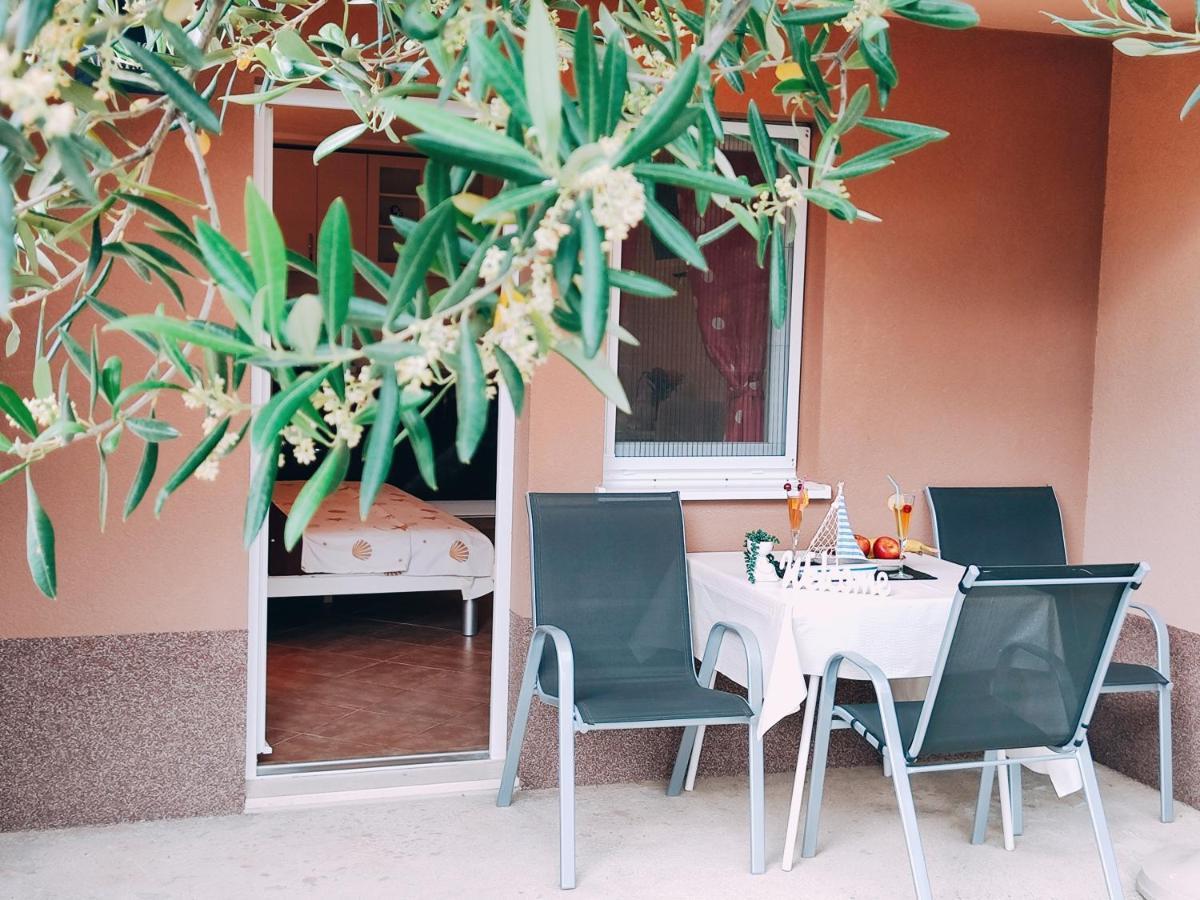 Apartmani Nada Mustapic Brela Buitenkant foto