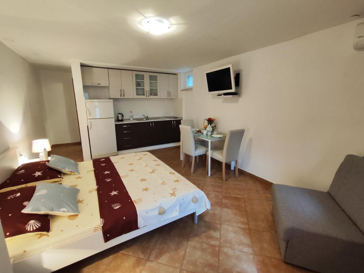 Apartmani Nada Mustapic Brela Buitenkant foto