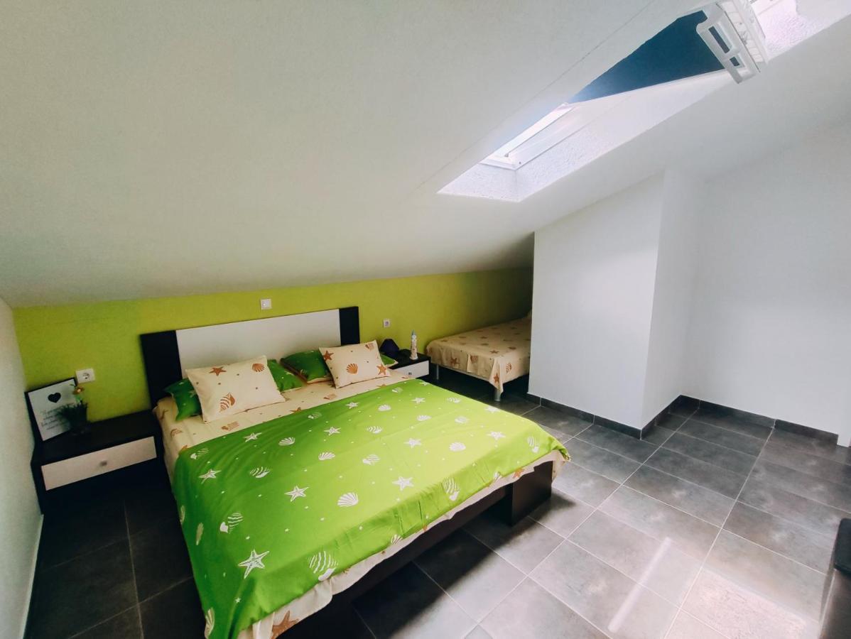 Apartmani Nada Mustapic Brela Buitenkant foto