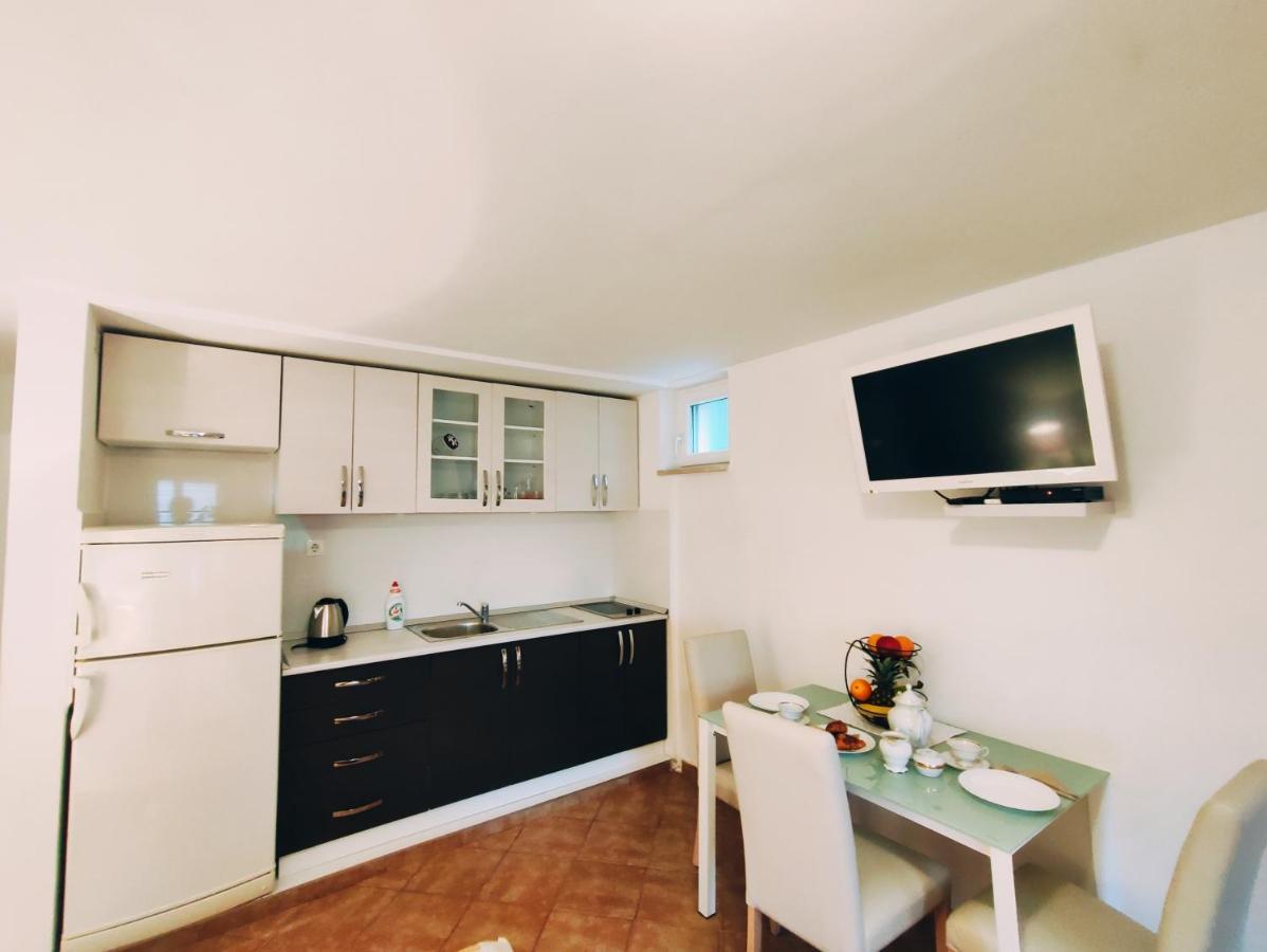 Apartmani Nada Mustapic Brela Buitenkant foto