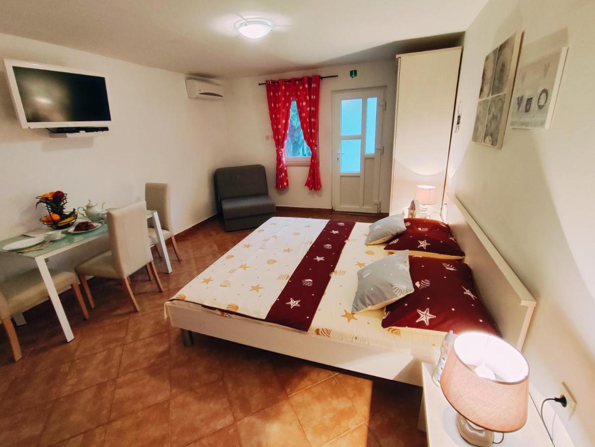 Apartmani Nada Mustapic Brela Buitenkant foto