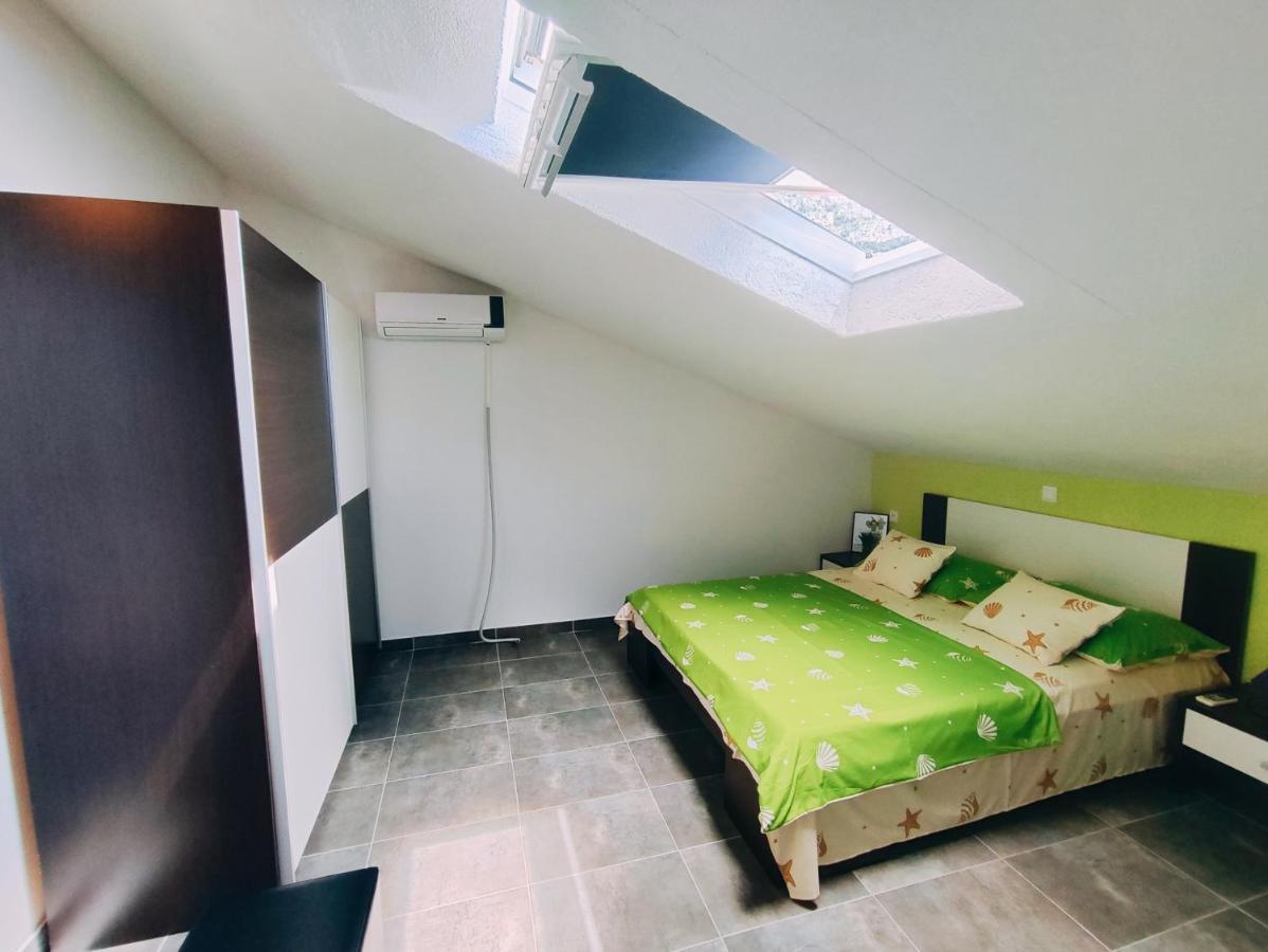 Apartmani Nada Mustapic Brela Buitenkant foto