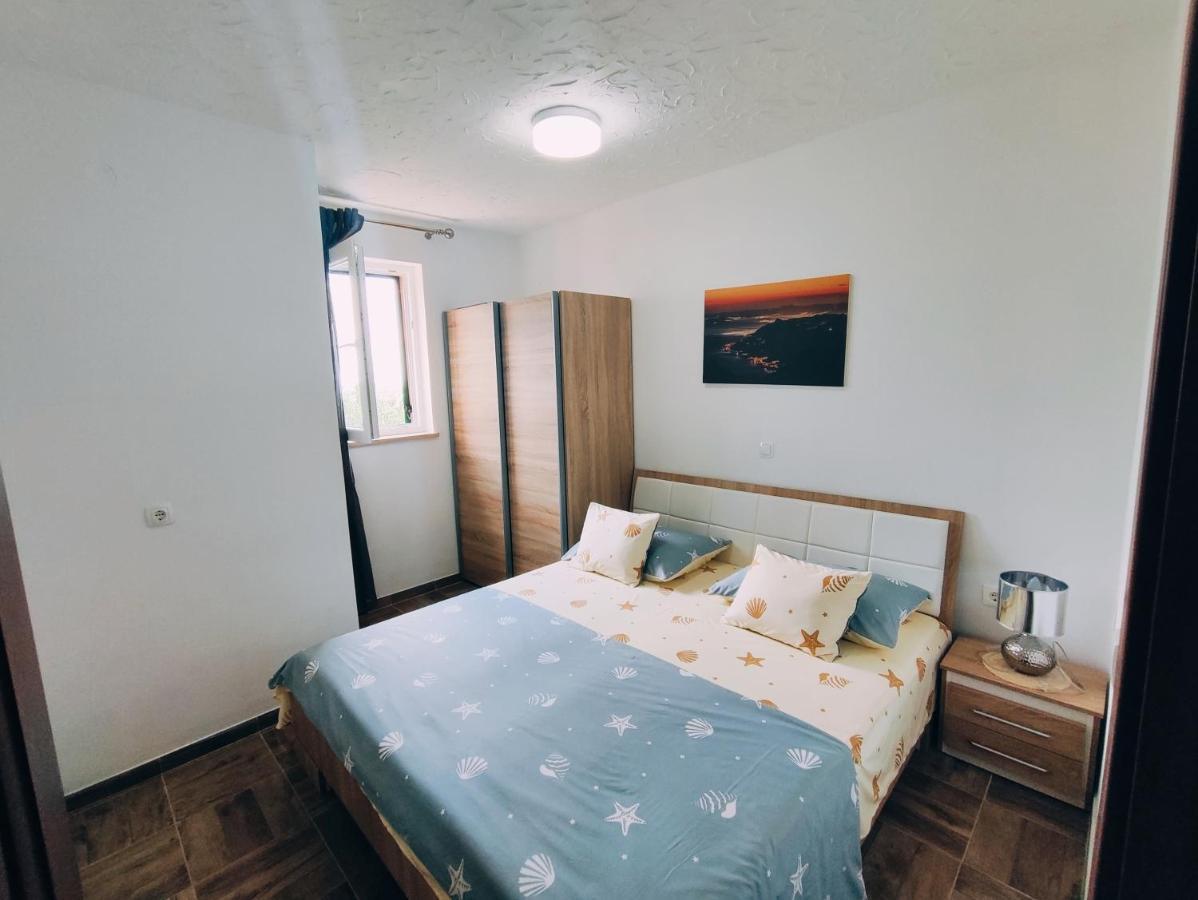 Apartmani Nada Mustapic Brela Buitenkant foto