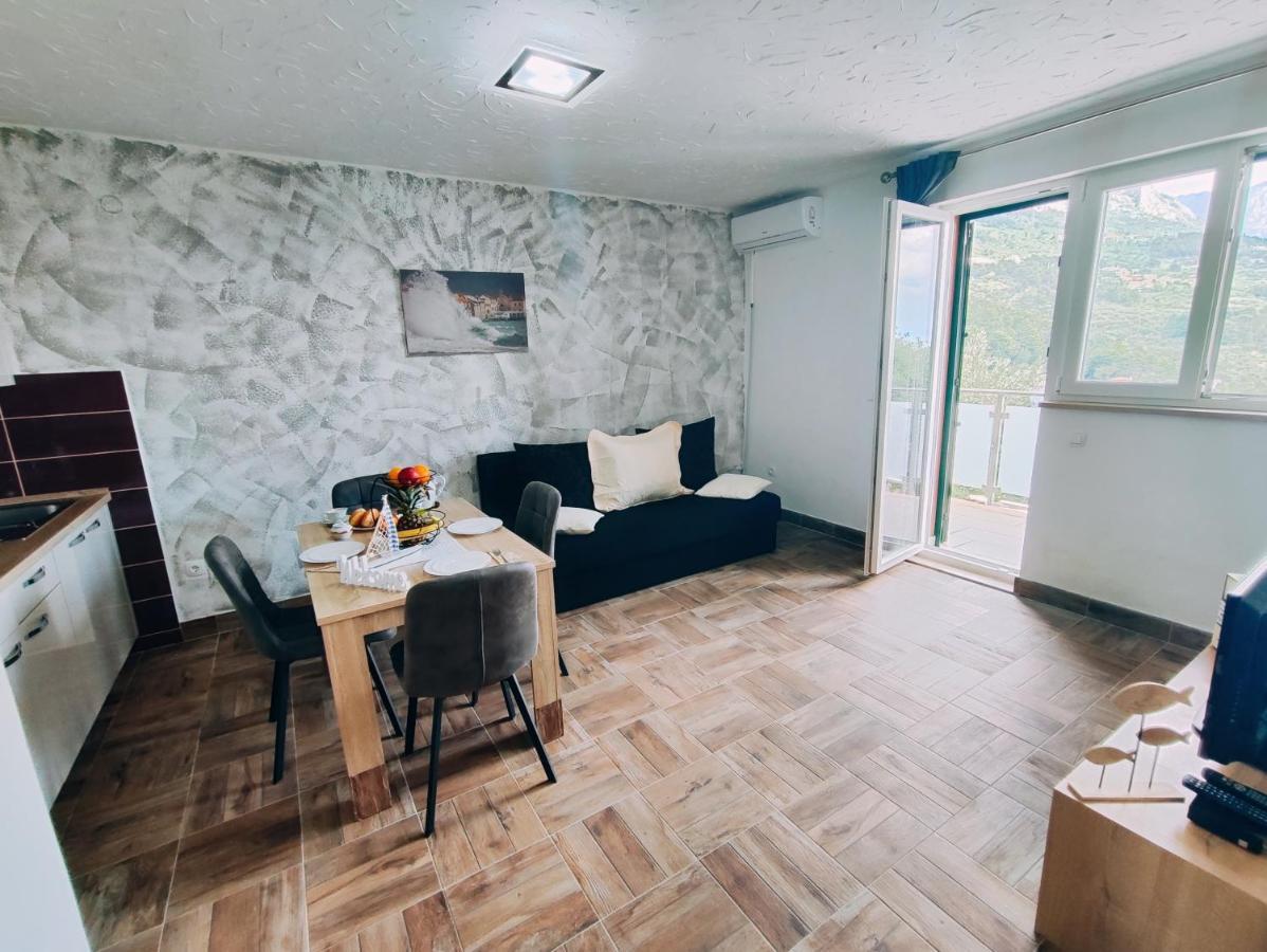 Apartmani Nada Mustapic Brela Buitenkant foto