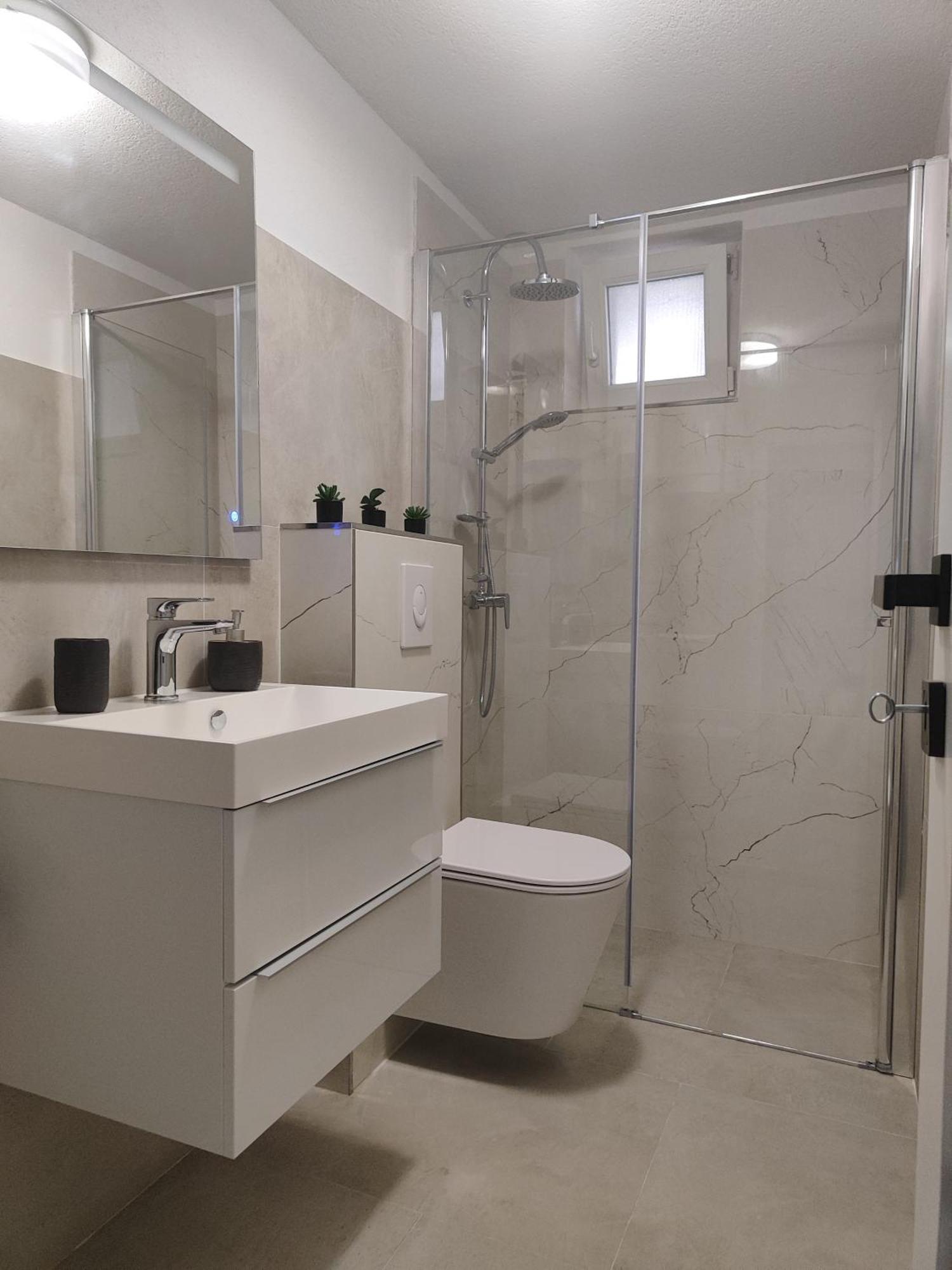 Apartmani Nada Mustapic Brela Buitenkant foto